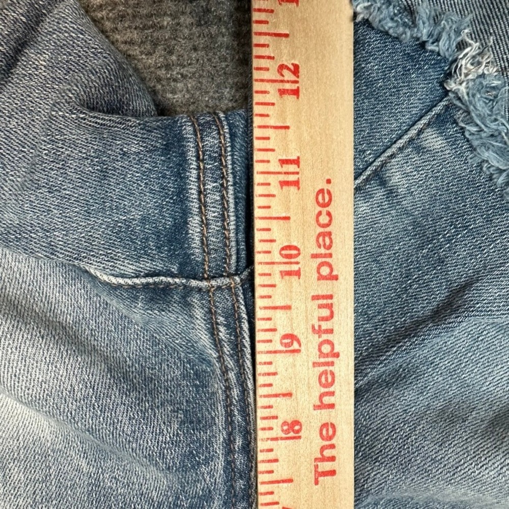 Judy Blue Distressed Denim Shorts Light Wash Button Fly JB150142 Womens Large - Picture 11 of 14